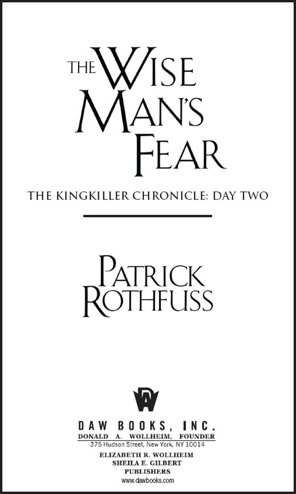 The Wise Man's Fear (The Kingkiller Chronicle, Book 2)